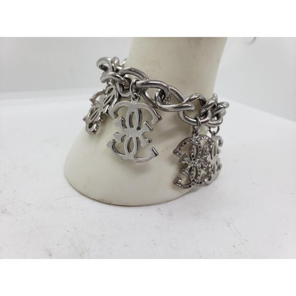 Vintage Guess Logo Big Charm Bracelet Silver Tone Rhinestone Tassel Chain Chunky - Picture 4 of 7
